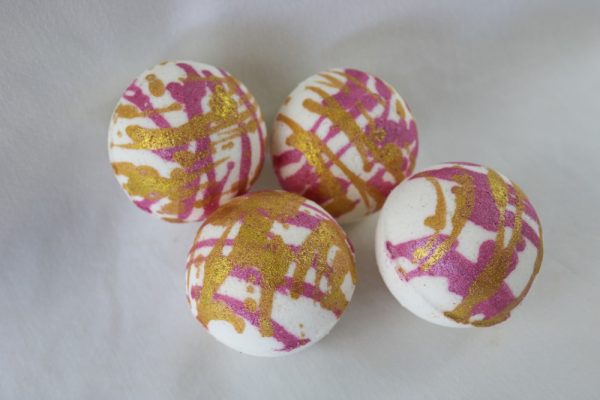 Product Image and Link for Spring Love Bath Bomb