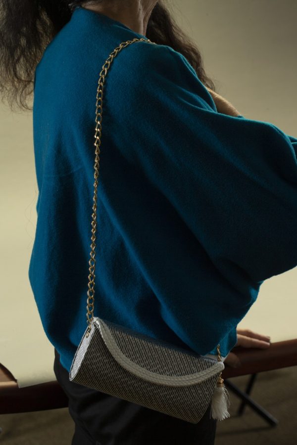 Product Image and Link for Rebozo Purse black + white