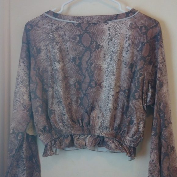 Product Image and Link for WOMEN’S LONG SLEEVE SNAKE PRINT TOP