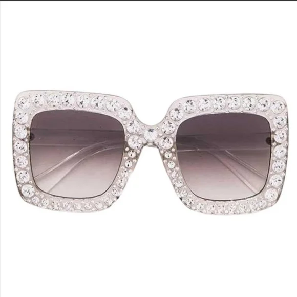 Product Image and Link for Oversized Sunglasses – Clear