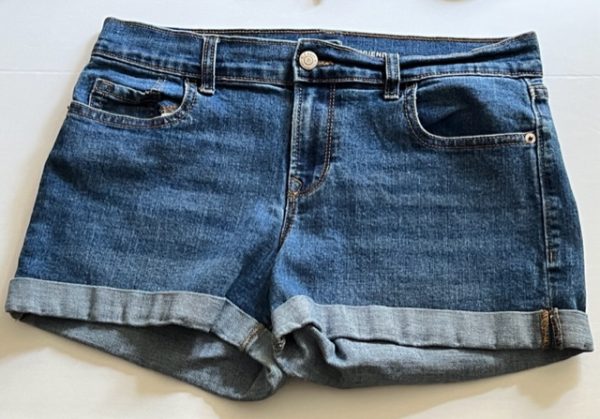 Product Image and Link for Women’s Old Navy Denim Relaxed Boyfriend Shorts (Size 2) – Item 3118