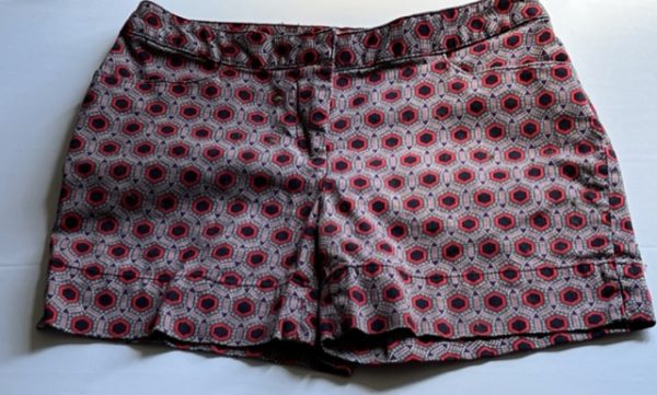 Product Image and Link for Women’s Ellen Tracy Patterned Shorts (Size 2) – Item 3119