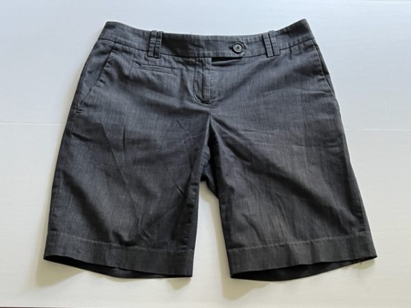 Product Image and Link for Women’s Ann Taylor Loft Bermuda Walking Short (Size 2) – Item 3116