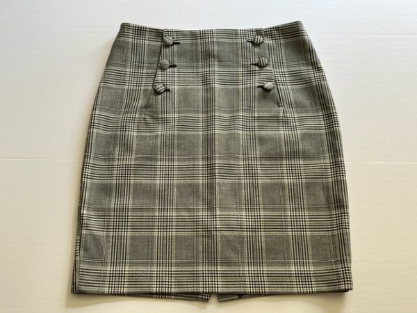 Product Image and Link for Women’s H&M Herringbone Plaid Skirt (Size 6) – Item 3101