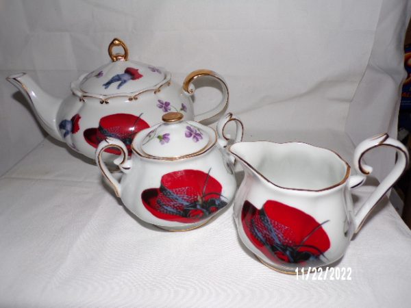 Product Image and Link for Vintage Fielder Keepsakes RED HAT SOCIETY Teapot Creamer & Sugar Bowl 5PCS