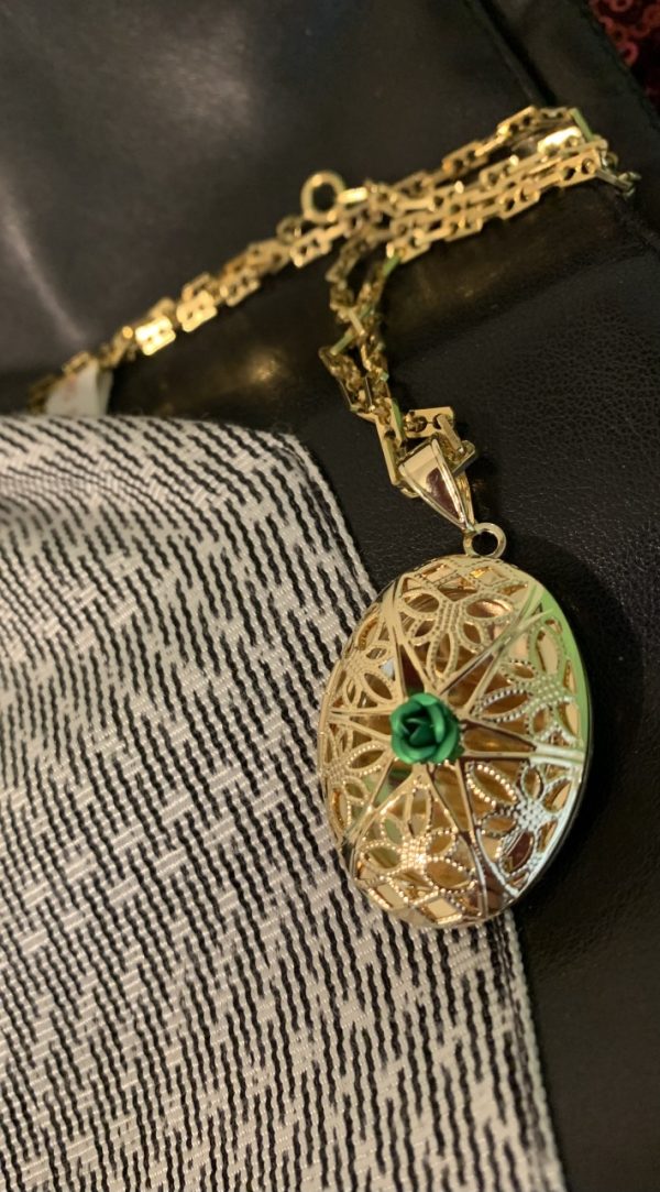 Product Image and Link for Locket with Green Flower + Chain