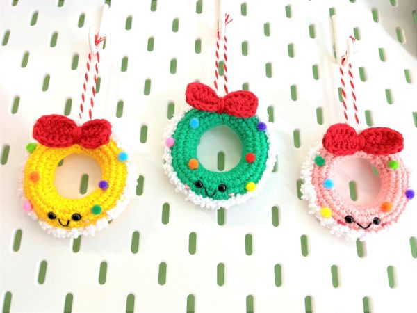 Product Image and Link for Handmade Crochet Christmas Wreath Ornament (Green)