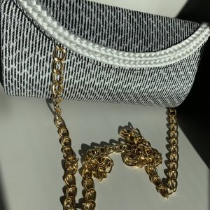 Product Image and Link for Purse Rebozo black + white