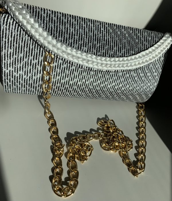Product Image and Link for Purse Rebozo black + white
