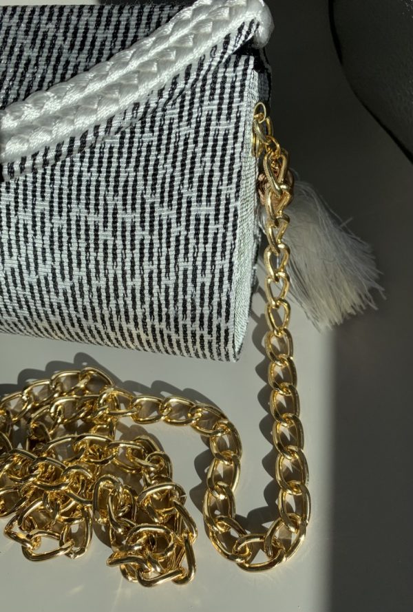 Product Image and Link for Rebozo Purse black + white