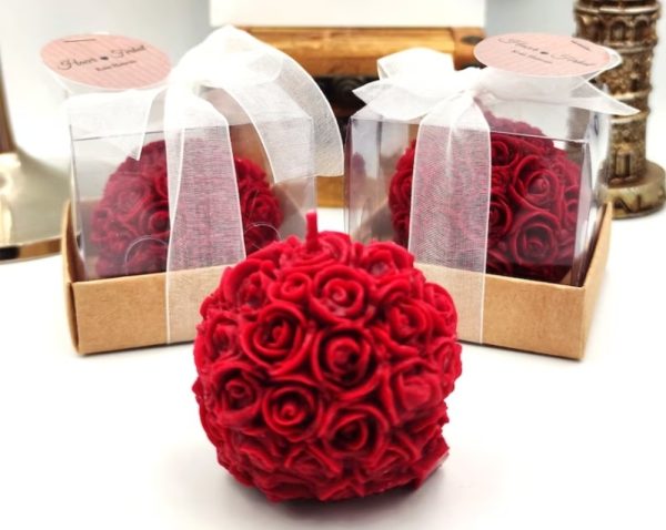 Product Image and Link for Bouquet of Roses Candle