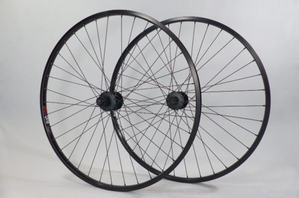 Product Image and Link for MIDNIGHT handbuilt wheelset from Vagari Cycling