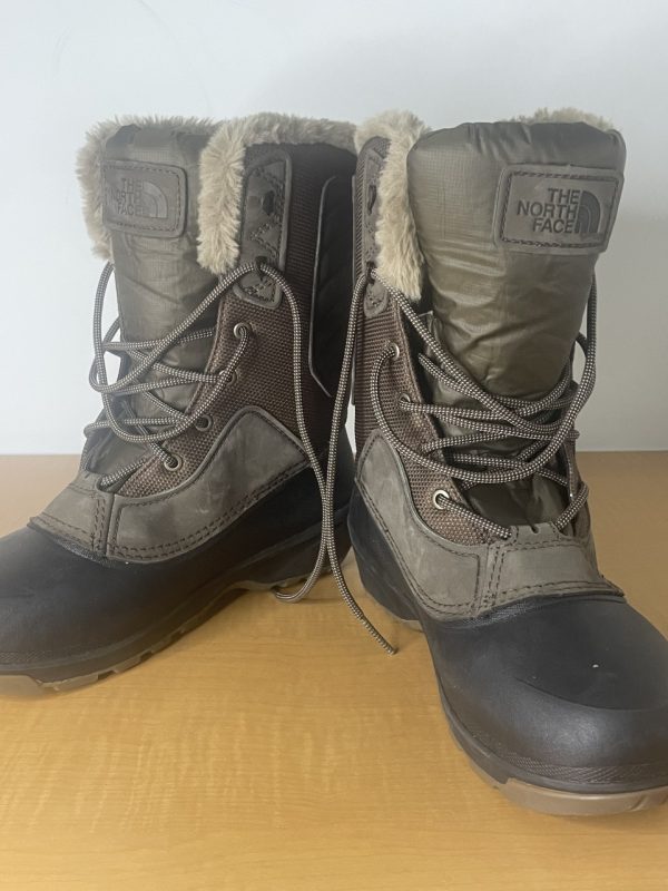 Product Image and Link for Women’s Shellista IV Mid Waterproof Boots