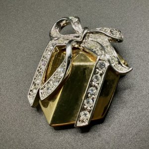 Product Image and Link for Gift Box Brooch Gilded Silver Plate Rhinestone