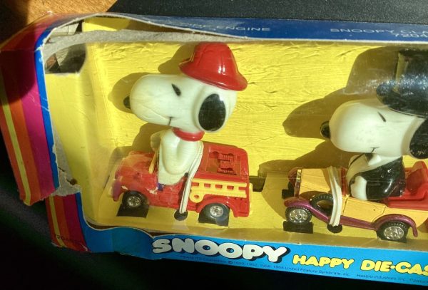 Product Image and Link for Snoopy Die Cast 3 Car Gift Set