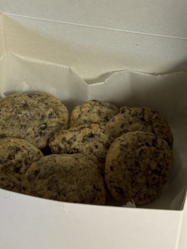 Product Image and Link for Everyday Favorites Chocolate Chip Cookie – Per Dozen
