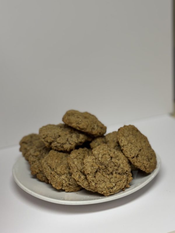 Product Image and Link for Everyday Favorites Oatmeal Cookie- per dozen