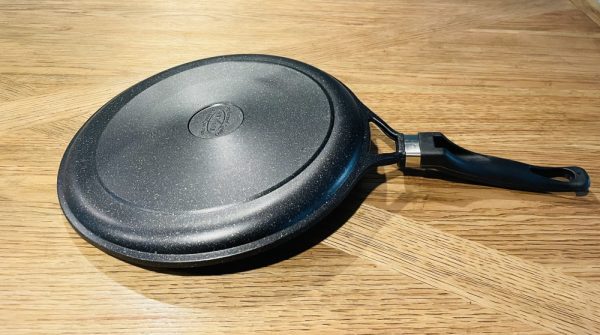 Product Image and Link for 9.5″ Cast Aluminum Marble Round Griddle/Comal de Aluminio Fundido con Recubrimiento de Marmol de 24cm
